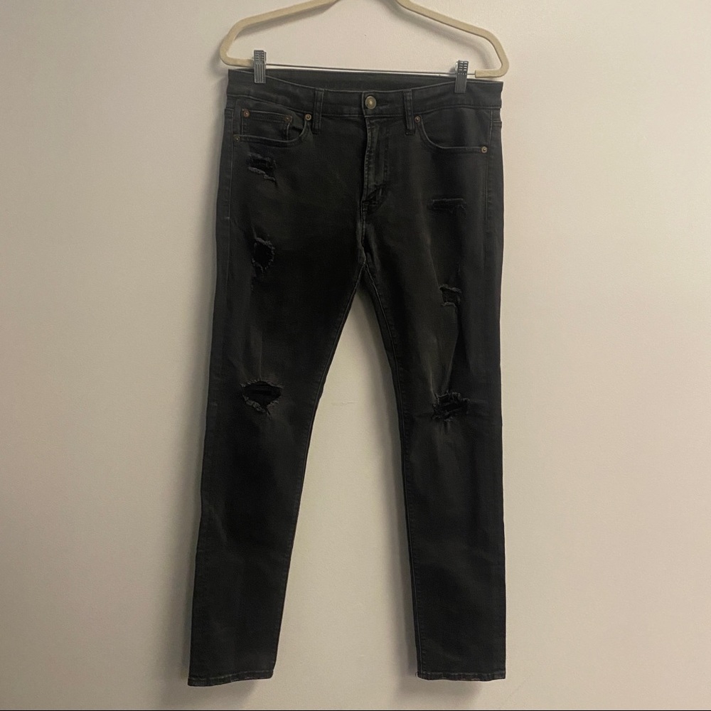American Eagle Next Level Flex stretchy distressed jeans size 31